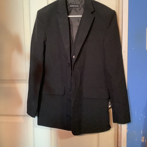 BOYS’ BLACK SPRING NOTION TUXEDO SUIT JACKET, VEST, & PANTS Size 18 - Picture 2 of 16